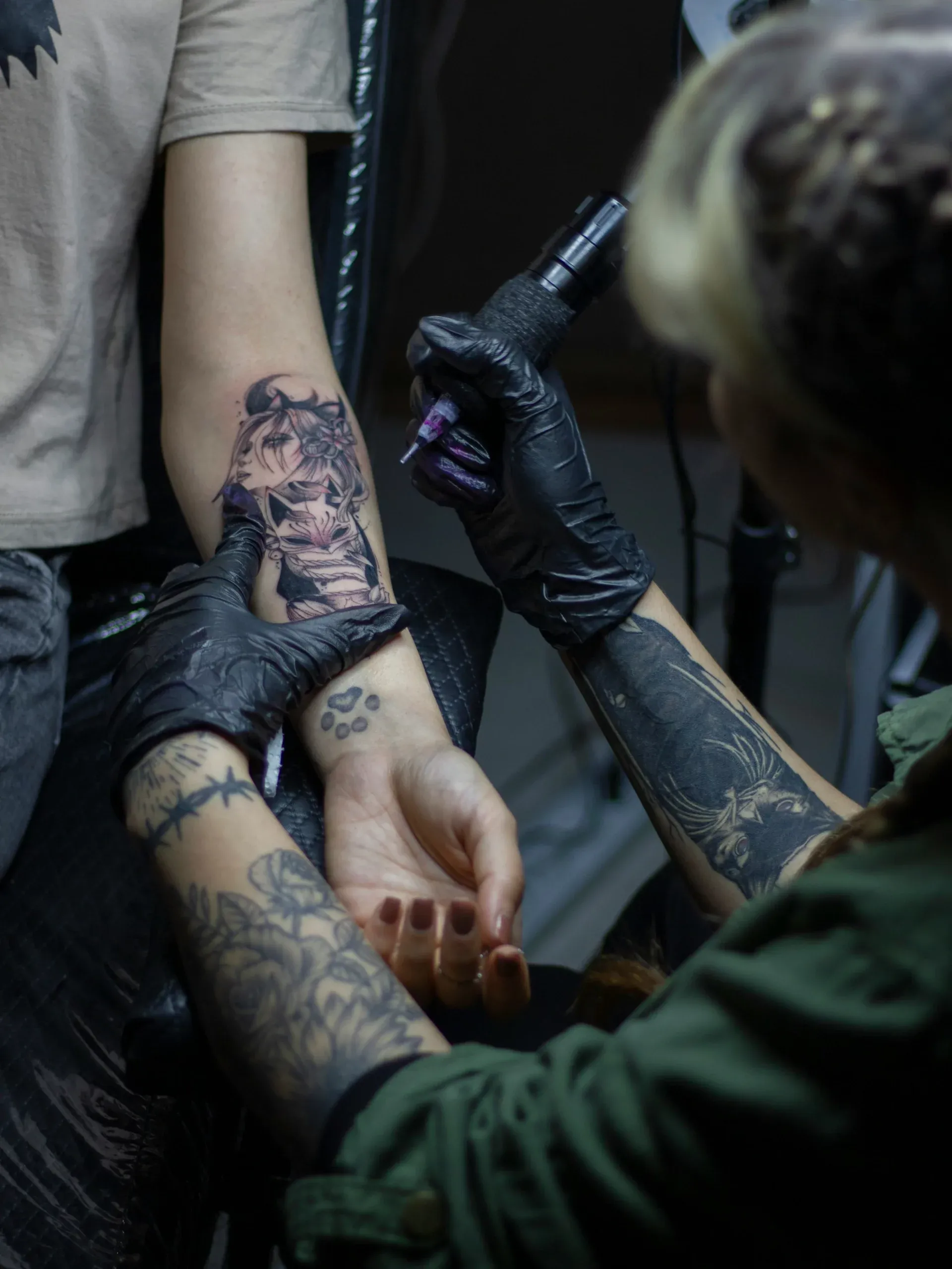 Séance de tatouage réalisée par un tatoueur certifié Tat's It